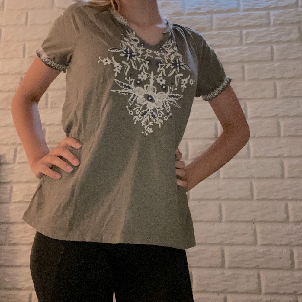 💙Sonoma embroidered shirt💙